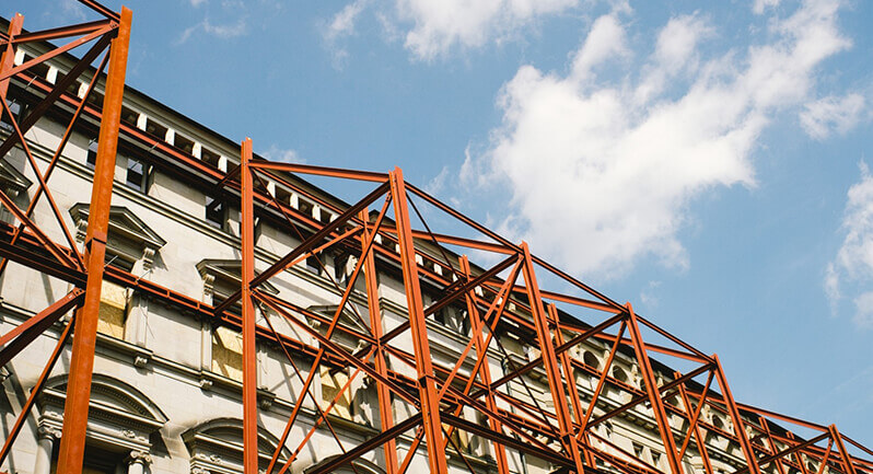 פיגומים על בניין